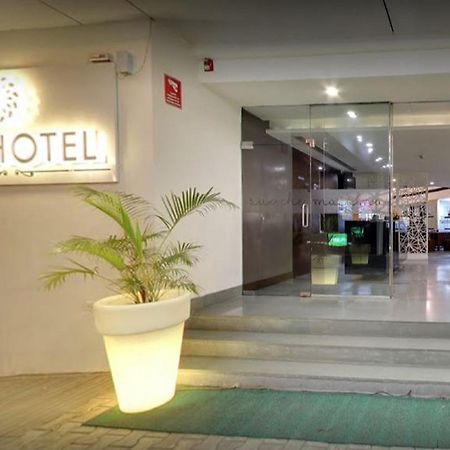 K10 Hotel Vadodara Exterior foto