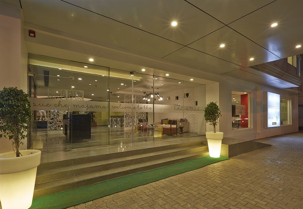 K10 Hotel Vadodara Exterior foto