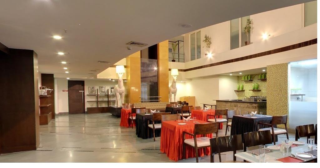 K10 Hotel Vadodara Exterior foto